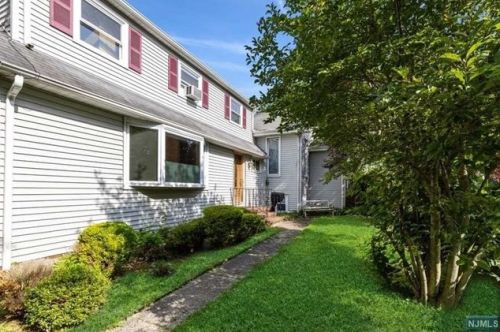 185 6th St, Cresskill NJ  07626-2046 exterior