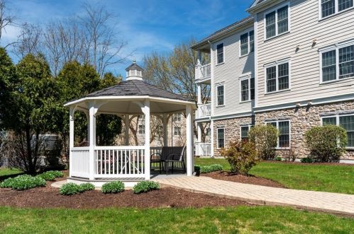 1302 Davenport Ave, Canton MA 02021-1044 exterior