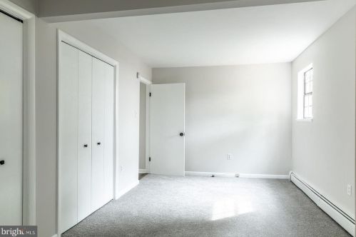 1476 Crown Pt Rd, West Deptford NJ 08093-1712 exterior