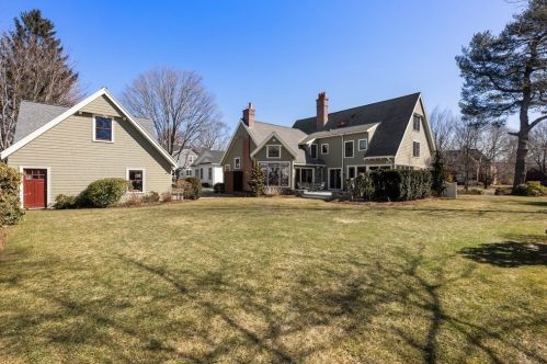 165 Fair Oaks Park, Needham MA 02492-3018 exterior