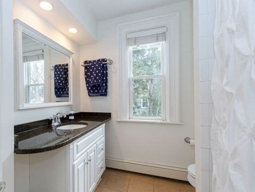 24 Walnut Pl, Newton MA 02460-1819 exterior