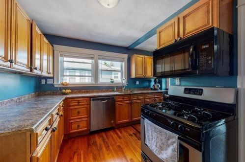 32 Fuller St, Everett MA  02149-4213 exterior