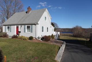 2786 Riverside Ave, Fall River, MA 02726-5220