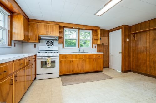 40 Hillside Ave, Milford, NJ 08848-1107