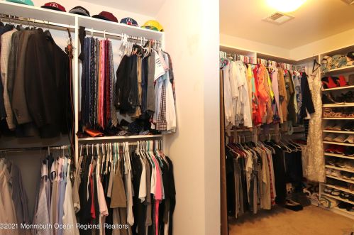 29 Jake Dr, Tinton Falls NJ 07712-7533 exterior