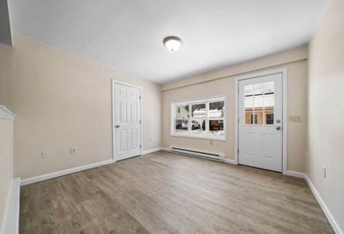 8 Ledge St, Sutton MA 01590-1665 exterior