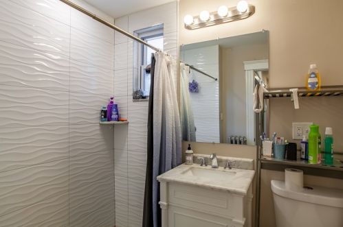 33 Glendale Ave, Everett MA 02149-4102 exterior