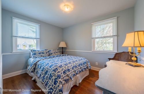 4 Laurel Dr, Little Silver NJ 07739-1416 exterior