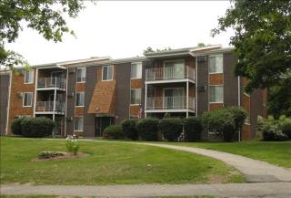 24 Rolling Green Dr, Fall River MA  02720-1842 exterior