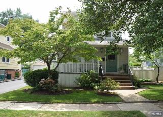 62 Carnation St, Bergenfield, NJ 07621-3804