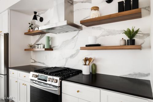 1038 Clarendon Ave, Phoenix AZ 85033-4119 exterior