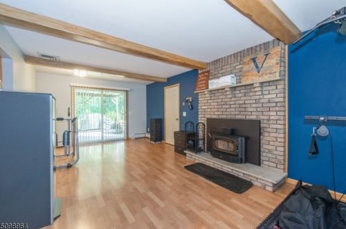 31 Courtland Dr, Wantage NJ  07461-1711 exterior