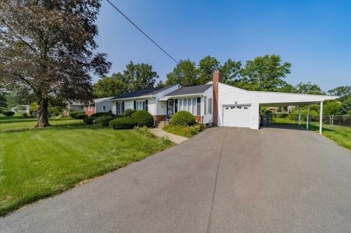 67 Western Cir, Montgomery, MA 01085-3420