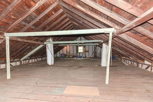 23 Nahanton St, Newton MA 02459-2907 exterior