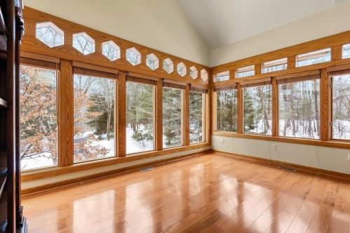 44 Sears Rd, Southborough MA 01772-1101 exterior