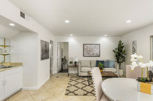 6 Palamedes, Irvine CA 92604-1930 exterior