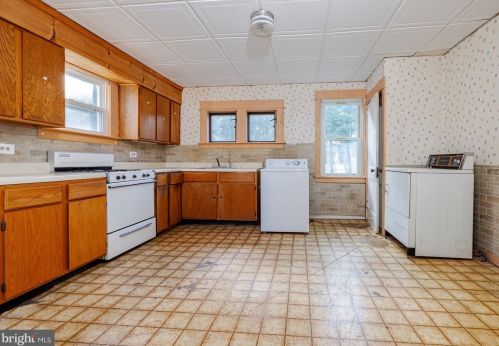 1352 Burkett Ave, West Deptford NJ 08093-1915 exterior