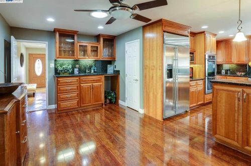 1476 Regent Dr, San Leandro CA 94577-5323 exterior