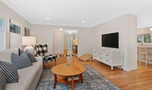 118 Oak Hill St, Newton, MA 02459-3433