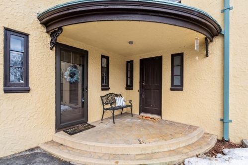 4 Kensington Rd, Worcester MA 01602-1814 exterior