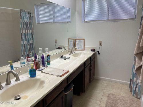 16017 34th Ave, Phoenix AZ 85051-1206 exterior