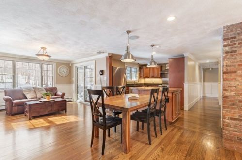 5 Juniper Rd, Lynnfield MA 01940-2416 exterior