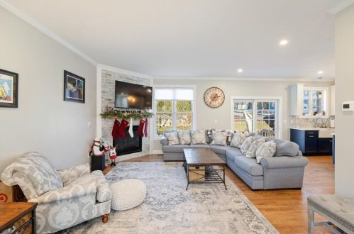 106 Gregory Dr, Seekonk MA  02771-4308 exterior