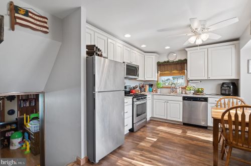 260 Columbus Dr, West Deptford NJ 08051-1258 exterior