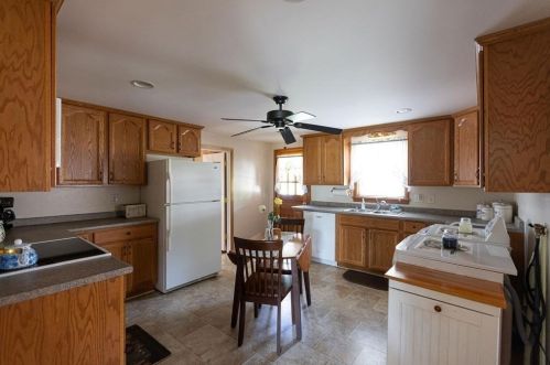 51 Grv St, North Brookfield MA 01535-1944 exterior