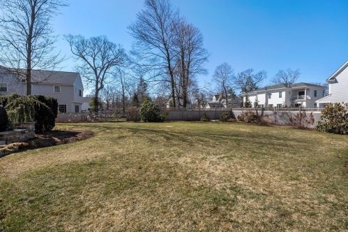 165 Fair Oaks Park, Needham MA 02492-3018 exterior