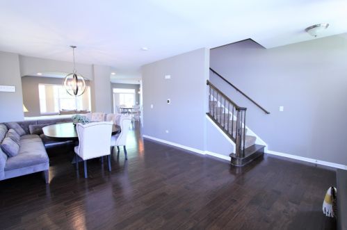 9 Keller Ct, Lemont IL 60440-9054 exterior