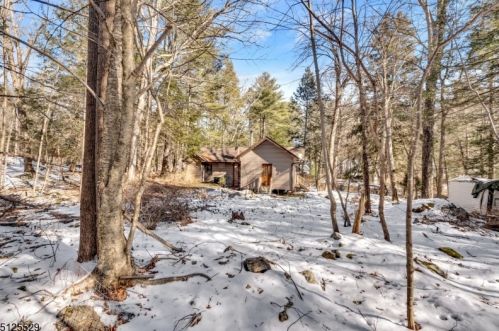 30 Colfax Dr, Skyline Lakes NJ  07456-1205 exterior