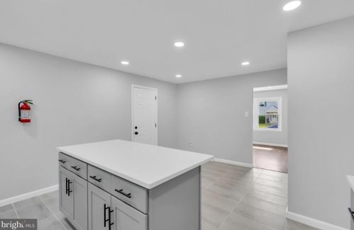 23 Wellington Pl, Burlington NJ  08016-3329 exterior