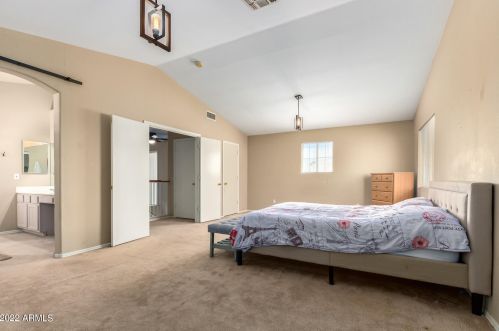 1102 Behrend Dr, Phoenix AZ 85050-3992 exterior