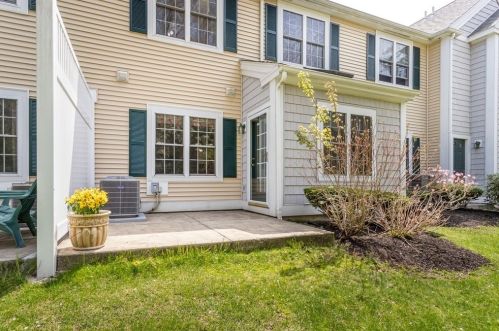 59 Village Dr, Quincy MA 02169-0937 exterior