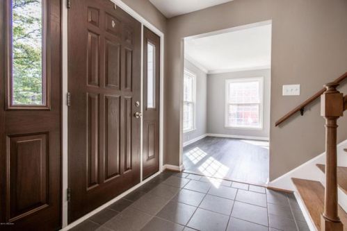 9822 Longwood Cir, Louisville KY  40223-2810 exterior