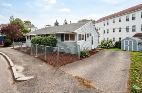 24 Holcombe St, Worcester MA 01604 exterior