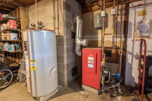 418 Shays St, Amherst MA  01002-2945 exterior