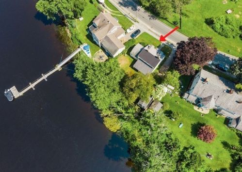 379 Main St, Groveland, MA 01834-1109