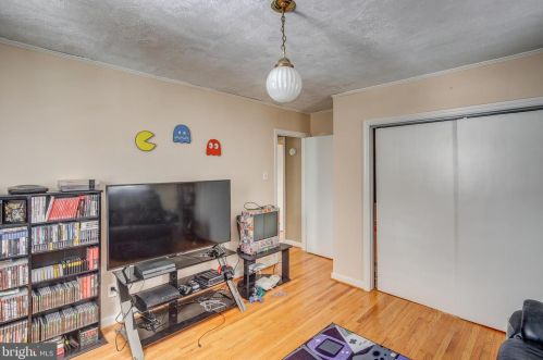 160 Laurel St, West Deptford NJ 08096-1835 exterior