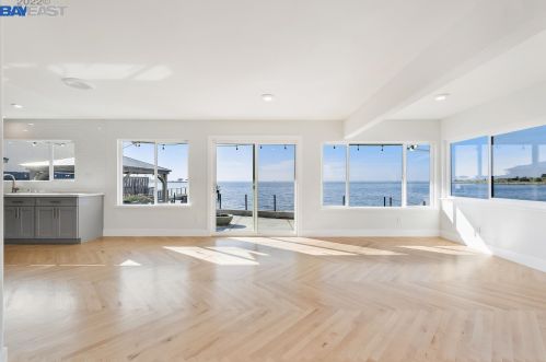 13095 Neptune Dr, San Leandro CA  94577-3130 exterior