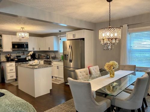 1070 Somerset Ave, Taunton, MA 02780-5028