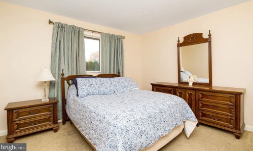 422 Meadowcroft Rd, West Deptford NJ 08096-4007 exterior