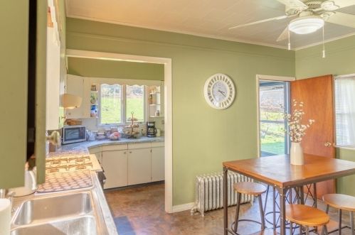 195 Barnaby St, Fall River MA 02720-3507 exterior