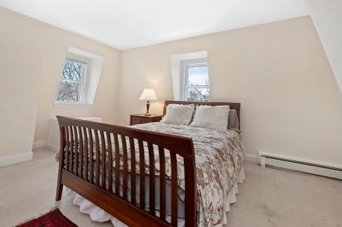 42 Maple St, Newton MA 02458-1712 exterior