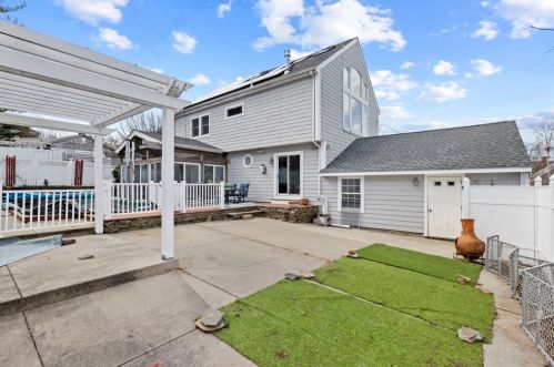 35 Monmouth St, Quincy MA 02171-1067 exterior