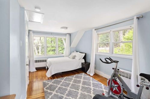 34 Thurston Rd, Newton MA 02464-1244 exterior