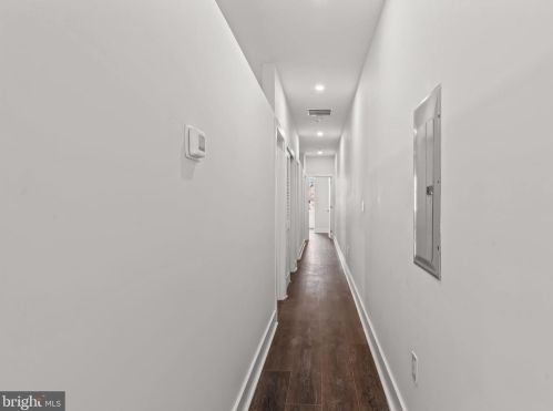 253 3rd St, Philadelphia, PA 19106-1209