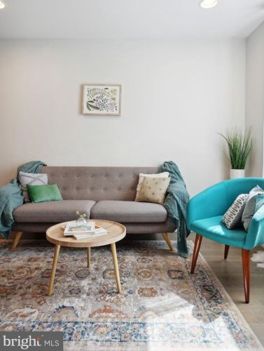 2007 Bouvier St, Philadelphia, PA 19145-2909