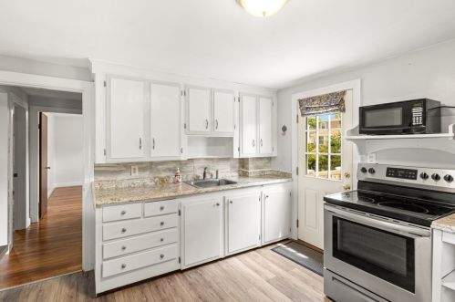 11 Grace Rd, Quincy MA 02169-3922 exterior